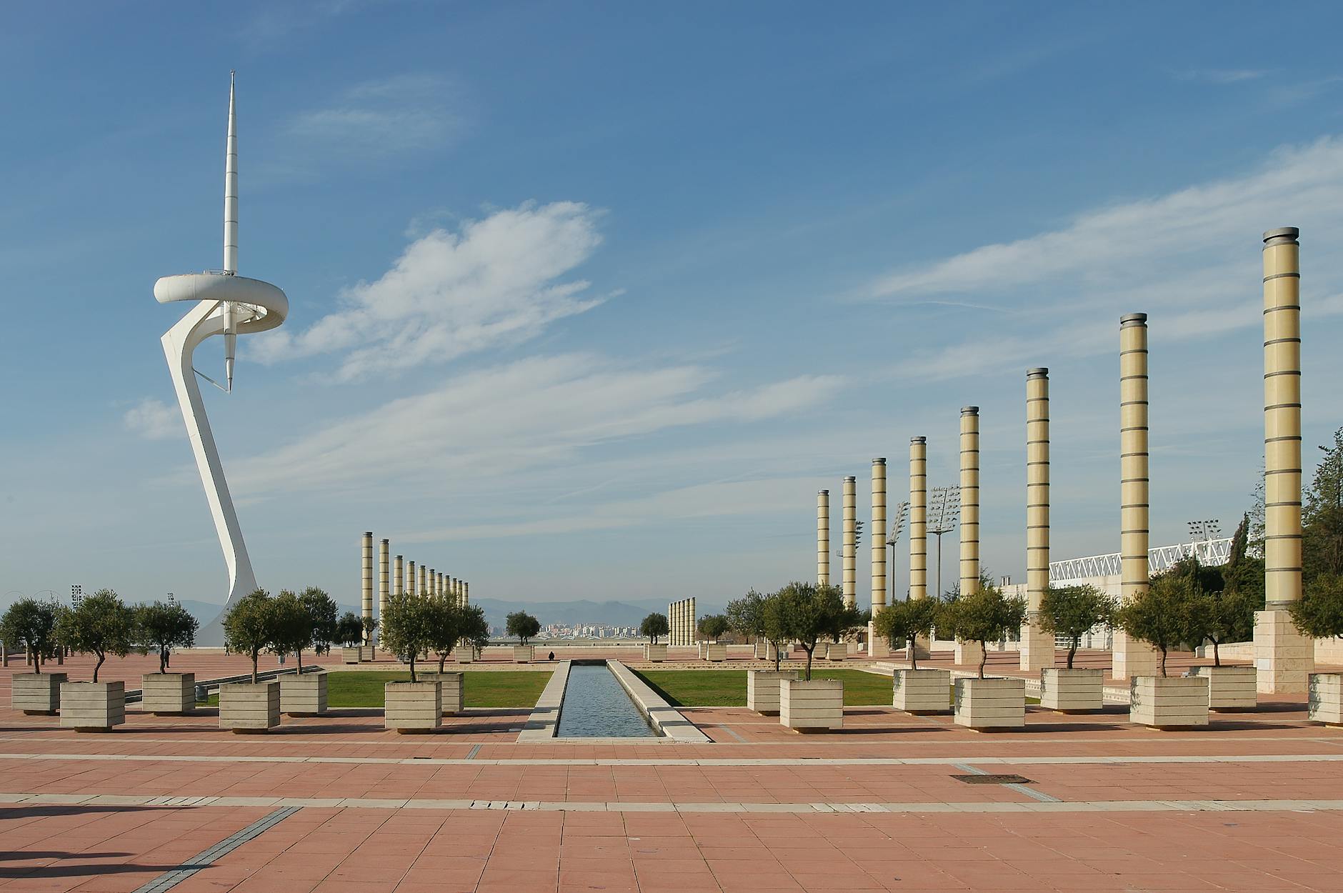 Vue panoramique du stade olympique Lluís Companys sur la colline de Montjuïc à Barcelone